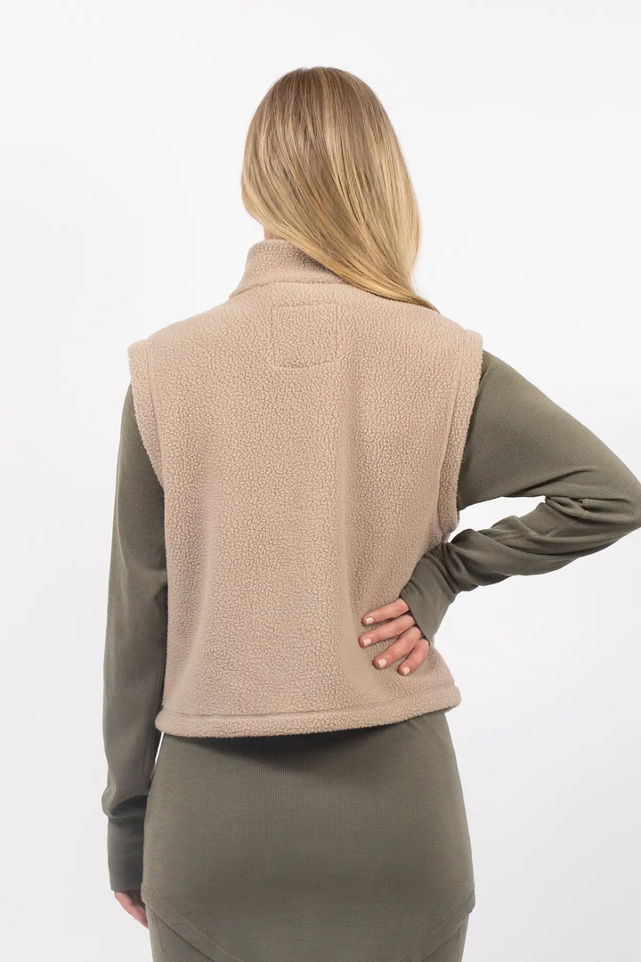 BOXY SHERPA VEST